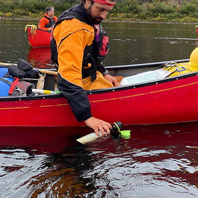 Gourde Grayl pour potabliser toutes les eaux lors de randonnées, voyages