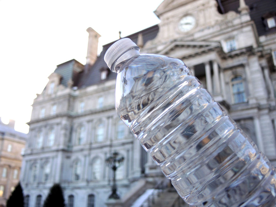 La pollution provoquée par les bouteilles jetables